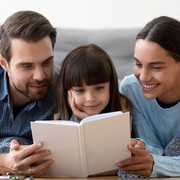 7 Dampak Jangka Panjang dari Kebiasaan Terlalu Manjakan Anak, Menurut Psikolog!