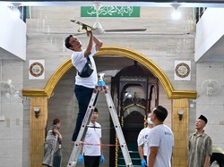 Sobat Aksi Ramadan 2025, 40 Relawan Pertamina Bersihkan Masjid di Jakbar