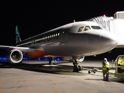 Penerbangan Perdana Singapura-Labuan Bajo Mendarat di Bandara Komodo