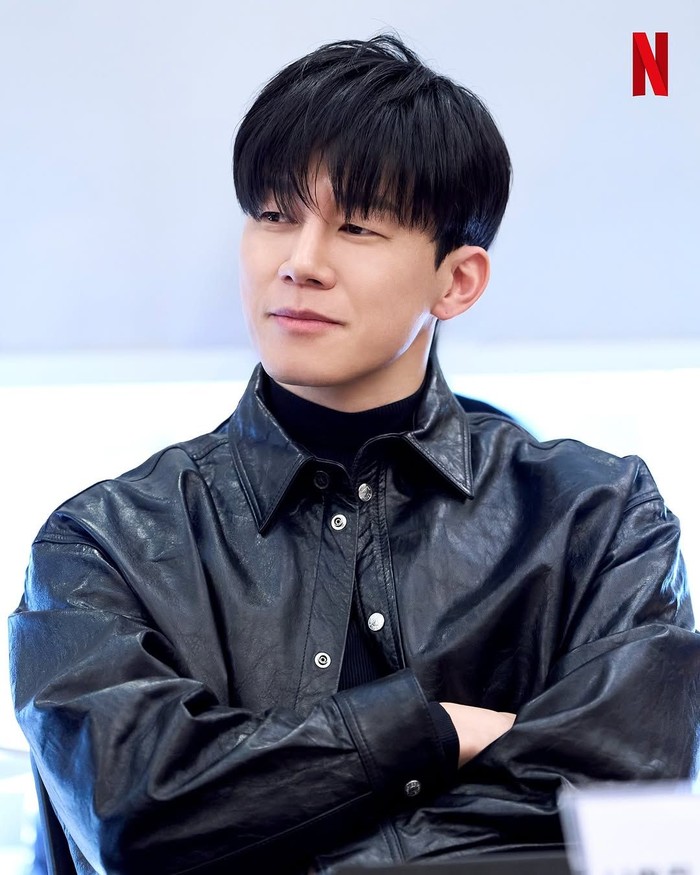 Potret Kim Moo Yeol saat pembacaan naskah untuk True Lessons/ Foto: instagram.com/netflixkr