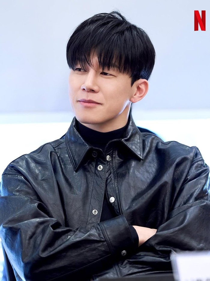 Potret Kim Moo Yeol saat pembacaan naskah untuk True Lessons/ Foto: instagram.com/netflixkr