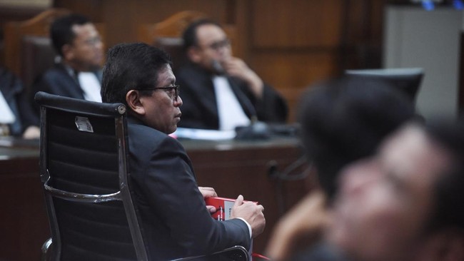 Mantan Ketua KPU Hasyim Asy'ari akan bersaksi dalam sidang kasus suap Hasto Kristiyanto. Sidang digelar di Pengadilan Tipikor Jakarta hari ini.
