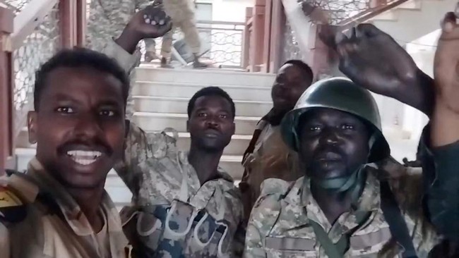 Perang saudara, militer Sudan berhasil rebut kembali Istana Kepresidenan di Khartoum dari kelompok paramiliter RSF.