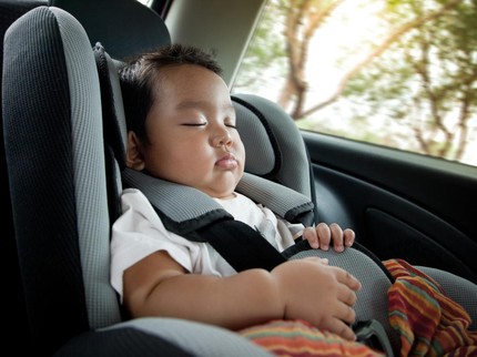 Berapa Lama Idealnya Bayi Duduk di Mobil Selama Perjalanan Mudik?