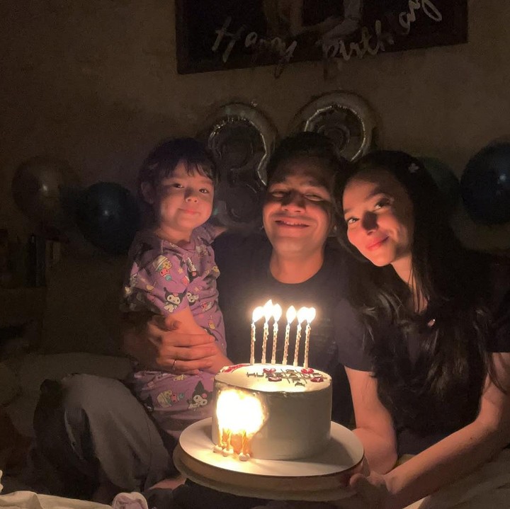 <p>Aktor Jonas Rivanno baru saja merayakan ulang tahunnya, Bunda. Pria yang lahir pada 20 Maret 1987 itu kini sudah genap berusia 38 tahun. (Foto: Instagram: @asmirandah89)</p>