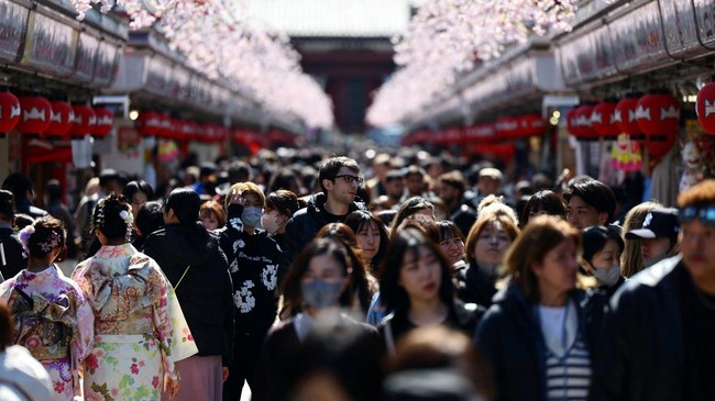 Darurat Populasi, Jepang Catat Rekor Angka Kelahiran Terendah Jepang tembus angka kelahiran terendah sebanyak 686.061 tahun 2024. Ini juga jadi kali pertama angka kelahiran Jepang berada di bawah 700 ribu sejak 1899 silam.