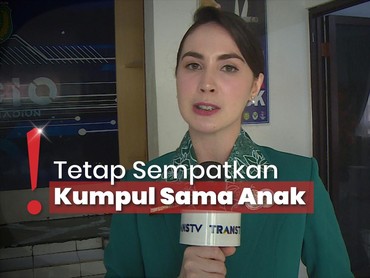 img-title Pesona Arumi Bachsin dari Sibuk di Lokasi Syuting-Isi Acara Kegiatan PKK