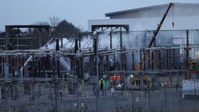 FOTO: Bandara Heathrow Ditutup Imbas Gardu Listrik Kebakaran