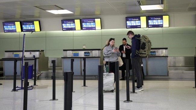 Sejumlah Bandara Eropa Kena Serangan Siber, Penerbangan Terganggu Sejumlah bandara besar di Eropa kena gangguan siber yang menyebabkan kekacauan pada sistem check-in dan boarding.