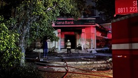 Bangunan Hana Bank Bandung Kebakaran, Diduga Bermula dari Perusakan
