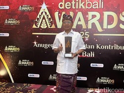 Senyum Koster Seusai Terima Penghargaan detikBali Awards 2025