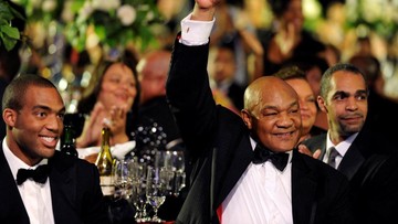 Berita Olahraga Terkini CNN Sport : Legenda Tinju George Foreman Meninggal Dunia