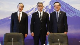 Menlu Jepang-China-Korsel Bertemu, Bahas Tarif Sampai Nuklir Korut