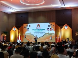 Saat Ketum Kosgoro Panggil Bahlil Lahadalia Doktor di Acara Buka Bersama
