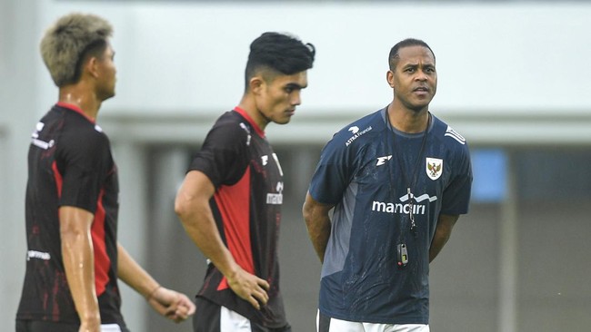 Pemain Indonesia Fit, Siap Tanding Lawan Bahrain Pelatih Timnas Indonesia Patrick Kluivert menyebut bahwa para pemain Indonesia berada dalam kondisi siap tempur jelang lawan Bahrain, Selasa (25/3).