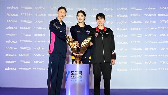 Megawati dipilih dua rival, Kim Yeon Koung dan Lee Da Hyeon, sebagai pemain paling berbahaya dari Red Sparks dalam playoff final Liga Voli Korea Selatan.