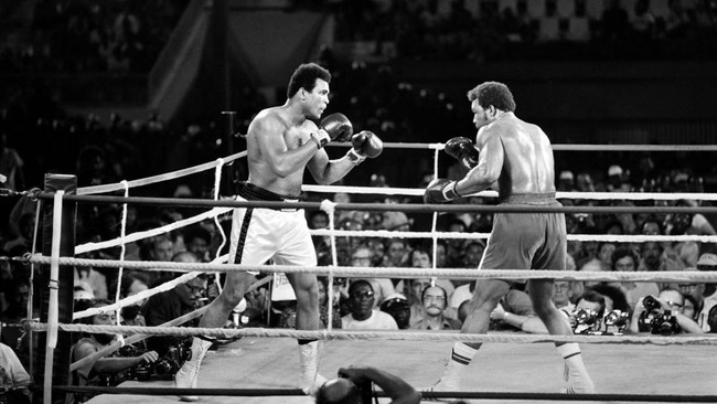 George Foreman merupakan salah satu petinju kelas terbaik dalam sejarah. Namanya sejajar dengan petinju hebat seperti Muhammad Ali hingga Mike Tyson.