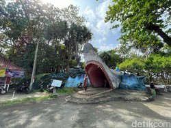 Pantai Batuhiu Dipercantik Sambut Wisatawan Libur Lebaran