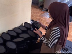 Berkah Lebaran, Perajin Songkok di Lamongan Kebanjiran Pesanan