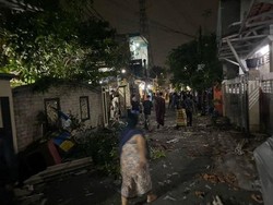 Potret Jalanan Porak-poranda di Jakut Usai Diterjang Puting Beliung