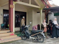 Keluarga Bojonegoro Ikhlas Korban Laka Bus Umrah Dimakamkan di Makkah