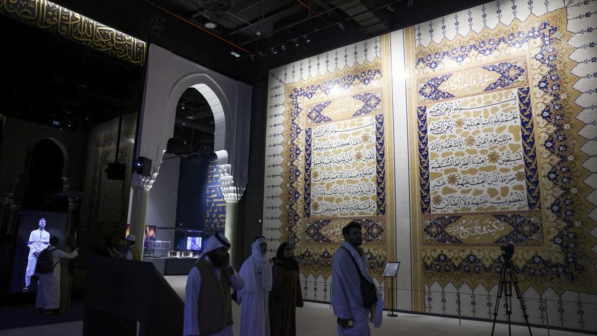 FOTO: Salinan Al-Qur'an Bersejarah di Museum Holy Qur'an Mekah