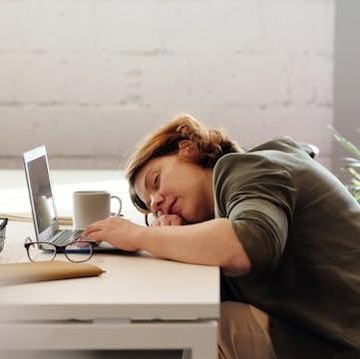 img-title Sudah Cukup Tidur Tapi Mudah Ngantuk dan Tubuh Lelah di Pagi Hari? Ini 5 Penyebabnya...