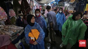 FOTO: Hiruk Pikuk Pasar Tanah Abang Sepekan Jelang Lebaran
