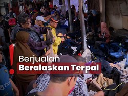 Pasar Poncol Kebakaran, Pedagang Terpaksa Jual Pakaian dengan Murah