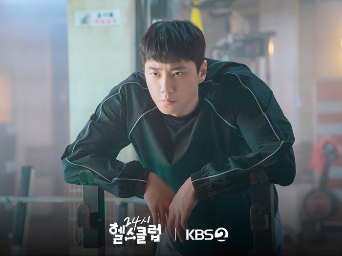 Lee Jun Young bertransformasi menjadi pemilik gym dalam proyek akting terbarunya./Foto: Soompi.com