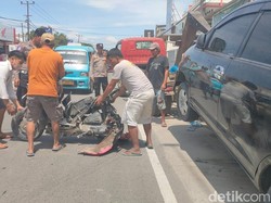 Dosen Bawa Mobil Tabrakan dengan 3 Orang Sekeluarga Boncengan Motor di Polman
