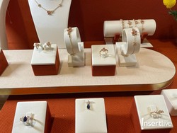 Mengenal Batu Permata dalam Perhiasan yang Mirip Emas