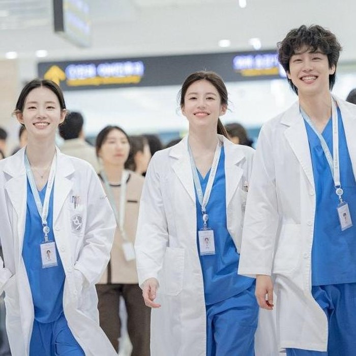 Potret 4 aktor utama dalam drakor Resident Playbook/Foto: mydramalist.com