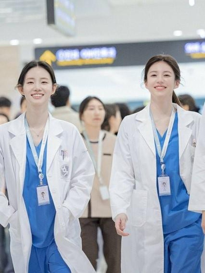 Potret 4 aktor utama dalam drakor Resident Playbook/Foto: mydramalist.com