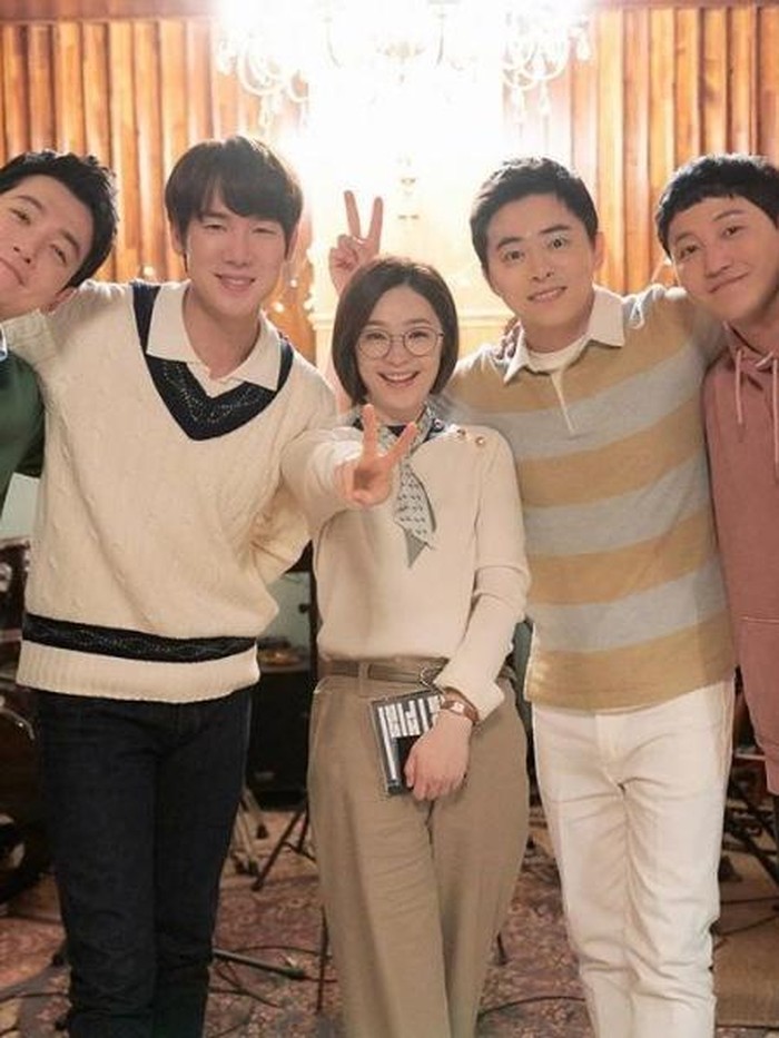 Potret aktor utama dalam drakor Hospital Playlist/Foto: mydramalist.com