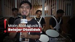 img-title Viral Grup Sahur Orkestra di Jatiwaringin yang Bantu Warga Bangunkan Sahur