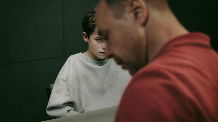 Cuplikan adegan dalam serial Adolescence di Netflix.