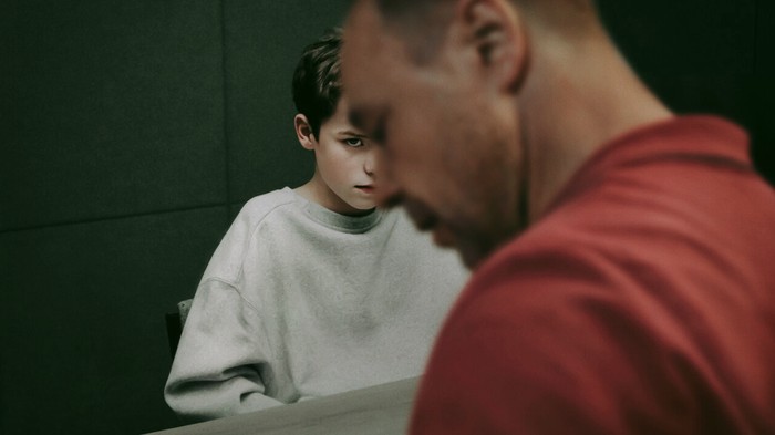 Cuplikan adegan dalam serial Adolescence di Netflix.