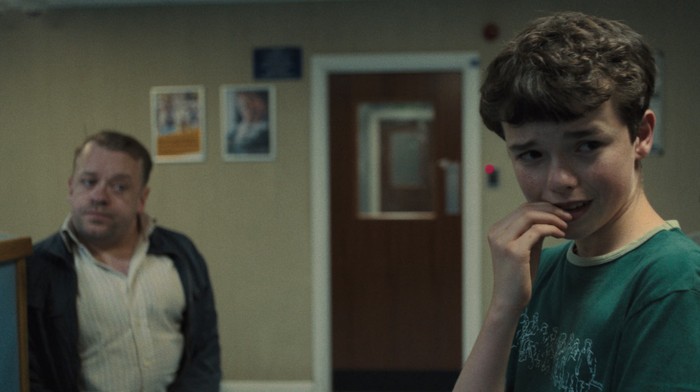 Cuplikan adegan dalam serial Adolescence di Netflix.