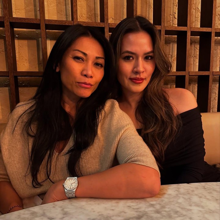 <p>Anggun Cipta Sasmi belum lama ini menemani penyanyi Raisa Andriana liburan di Paris. Keduanya pun terlihat kece saat <em>hangout</em> bersama menyusuri tempat wisata populer di negara tersebut. Bunda penasaran bagaimana keseruan mereka? (Foto: Instagram@anggun_cipta)</p>