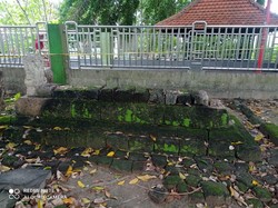 Makam Cicit Sunan Giri Kondisinya Memprihatinkan, Nisannya Dicuri Orang