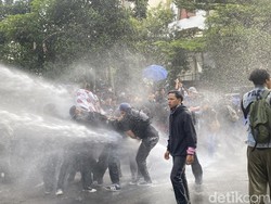 2 Mahasiswa Hilang-6 Luka dalam Aksi Demo Tolak UU TNI di Sukabumi