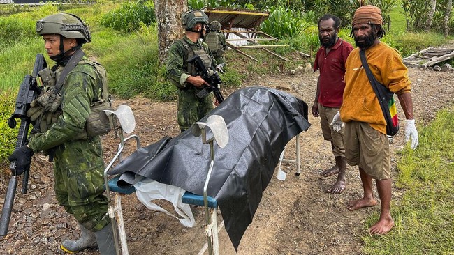 2 Jenazah Pekerja Korban KKB Papua Dipulangkan ke Jawa Barat Dua pekerja sipil korban penembakan KKB di Papua dipulangkan ke Jawa Barat. Masyarakat diminta waspada dan melapor hal mencurigakan.