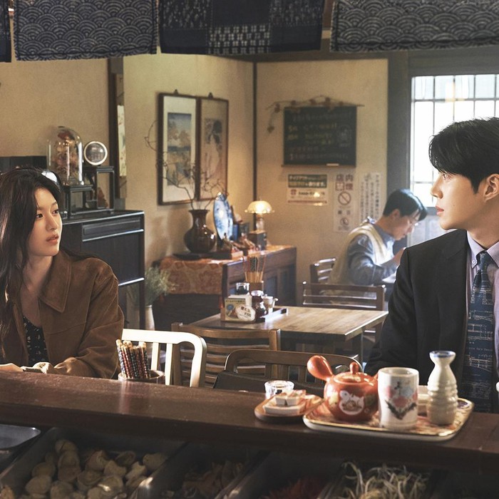 Go Yoon Jung dan Kim Seon Ho di Can This Love Be Translated?