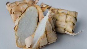 Cara Cepat Masak Ketupat yang Hasilnya Dijamin Pulen