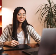 3 Kebiasaan Sepele yang Bikin Kamu Kelihatan Nggak Profesional di Kantor