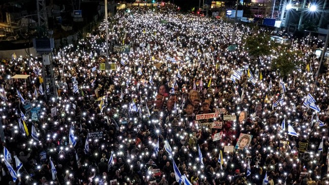 100 ribu warga Israel demo desak Netanyahu setop serang Gaza karena dianggap bisa membahayakan nasib para sandera.