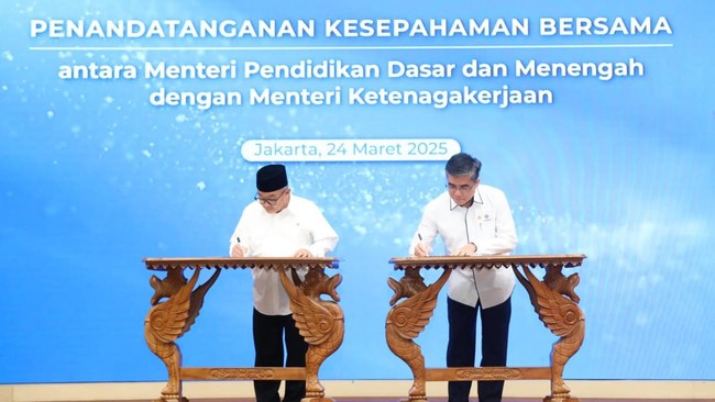 Kemnaker dan Kemendikdasmen meneken MoU untuk menyelaraskan dunia pendidikan dan kebutuhan industri.