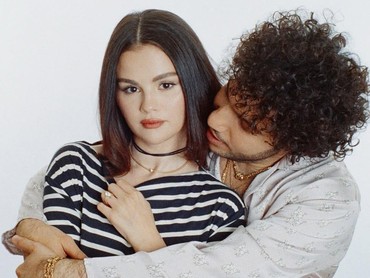 img-title Benny Blanco Bocorkan Rencana Nikahi Selena Gomez, Katanya...