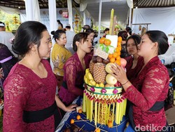Warga Blitar Ikuti Lomba Hias Penjor-Gebogan Jelang Nyepi